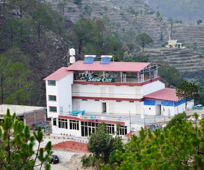 https://imgcld.yatra.com/ytimages/image/upload/t_hotel_yatra_city_desktop/v1453448450/Domestic Hotels/Hotels_Lansdowne/Hotel Snow Cliff/Overview.jpg